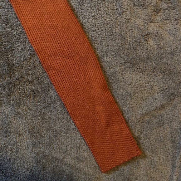 REVAMPED NEW TURTLENECK - Picture 5 of 6